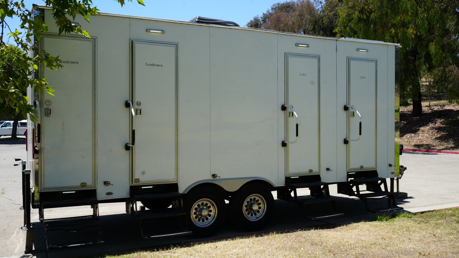 Zoar Bathroom Rentals 4-Stall Luxury Restroom Trailer exterior view